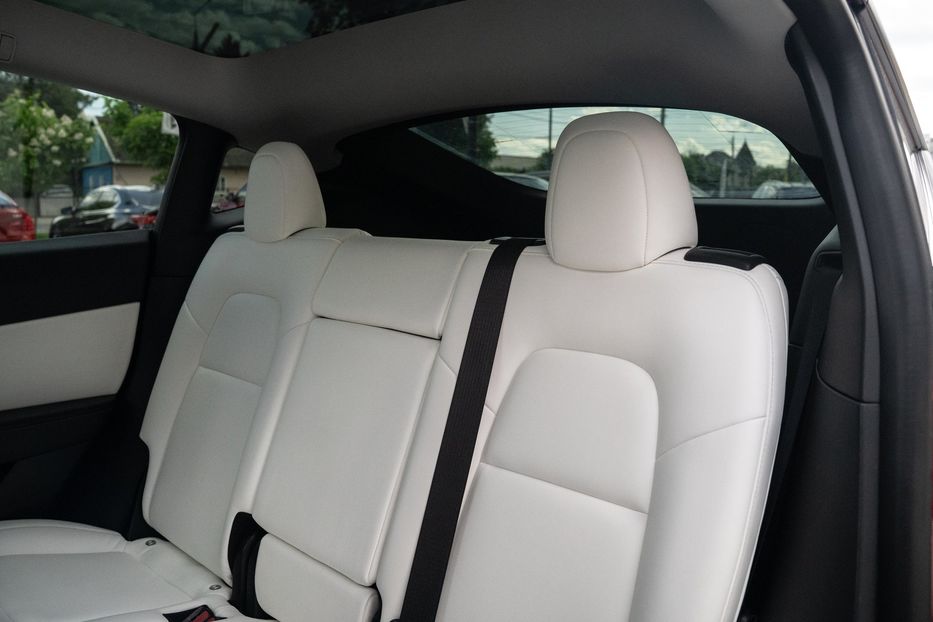 Продам Tesla Model Y Long Range Dual Motor 2020 года в Черновцах