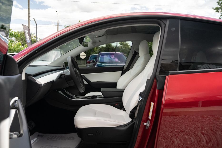Продам Tesla Model Y Long Range Dual Motor 2020 года в Черновцах