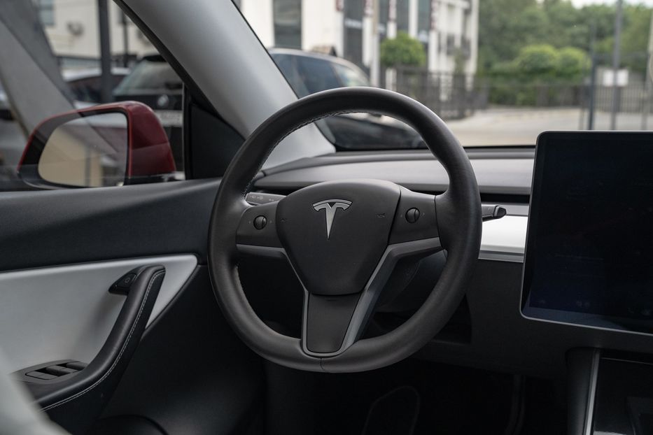 Продам Tesla Model Y Long Range Dual Motor 2020 года в Черновцах