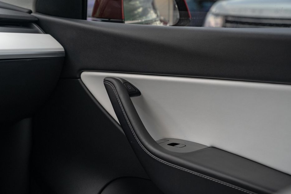 Продам Tesla Model Y Long Range Dual Motor 2020 года в Черновцах