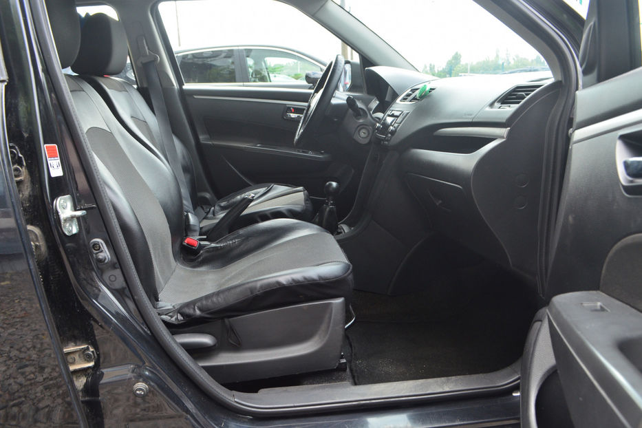 Продам Suzuki Swift 2013 года в Киеве