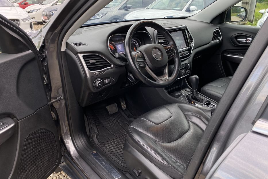 Продам Jeep Cherokee 2.0 AT (272 к.с.) 4WD 2018 года в Львове