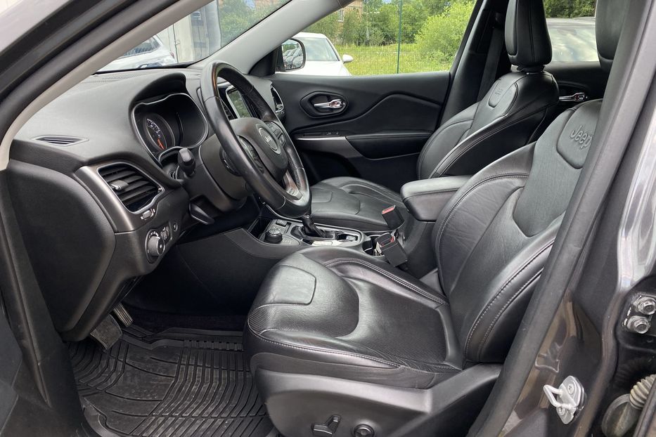 Продам Jeep Cherokee 2.0 AT (272 к.с.) 4WD 2018 года в Львове