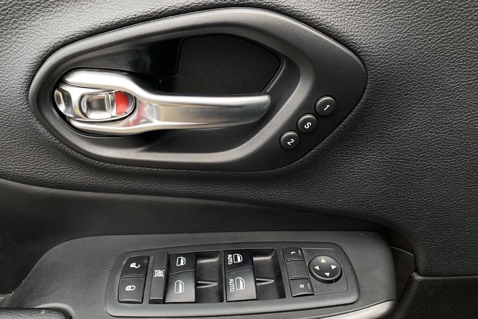 Продам Jeep Cherokee 2.0 AT (272 к.с.) 4WD 2018 года в Львове
