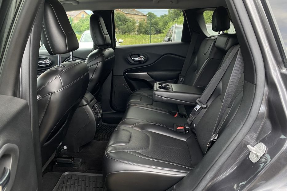 Продам Jeep Cherokee 2.0 AT (272 к.с.) 4WD 2018 года в Львове