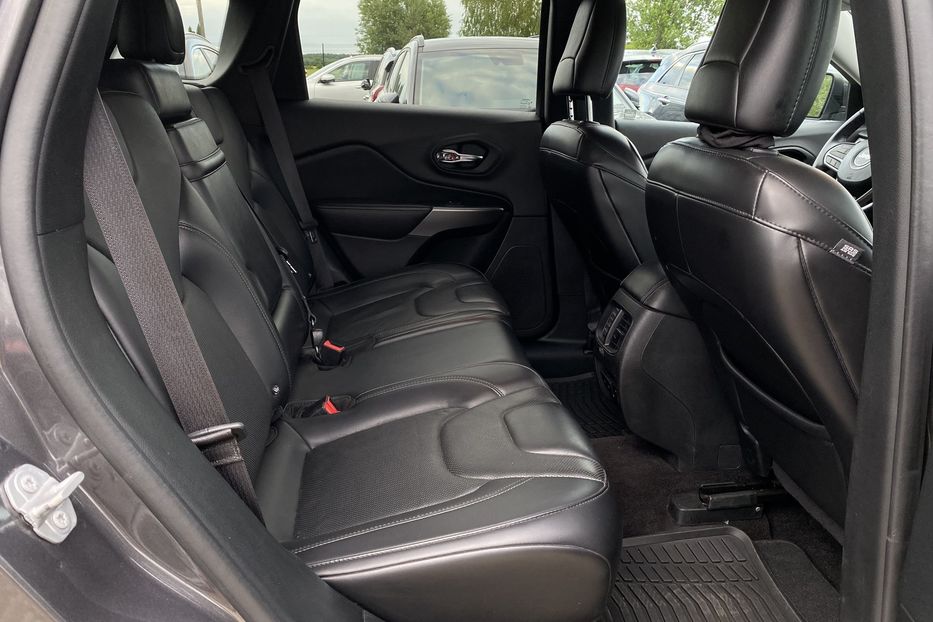 Продам Jeep Cherokee 2.0 AT (272 к.с.) 4WD 2018 года в Львове