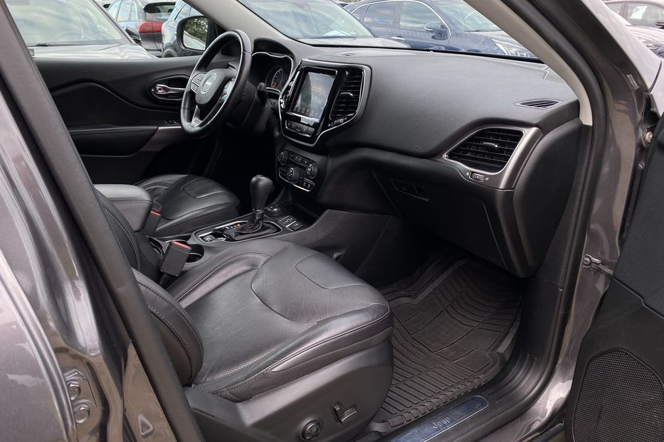 Продам Jeep Cherokee 2.0 AT (272 к.с.) 4WD 2018 года в Львове