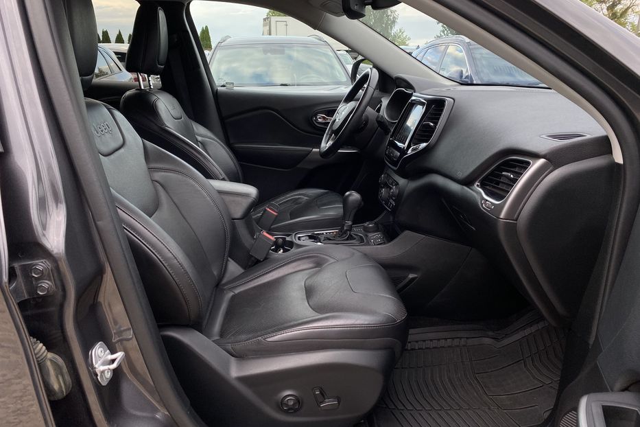 Продам Jeep Cherokee 2.0 AT (272 к.с.) 4WD 2018 года в Львове