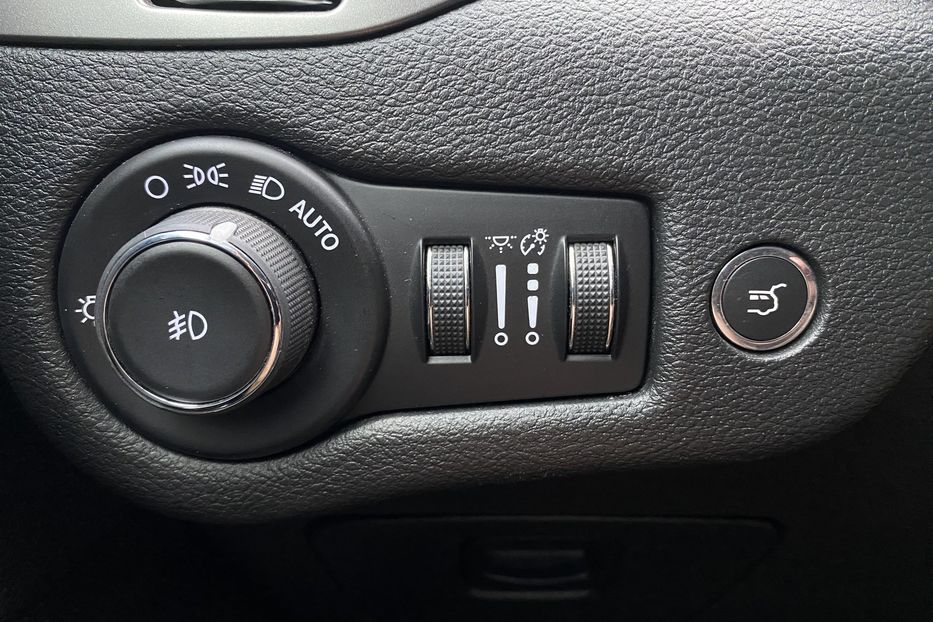 Продам Jeep Cherokee 2.0 AT (272 к.с.) 4WD 2018 года в Львове