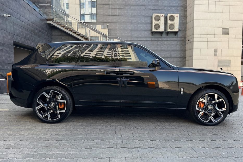 Продам Rolls-Royce Cullinan BLACK BADGE 2025 года в Киеве