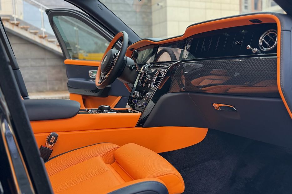 Продам Rolls-Royce Cullinan BLACK BADGE 2025 года в Киеве