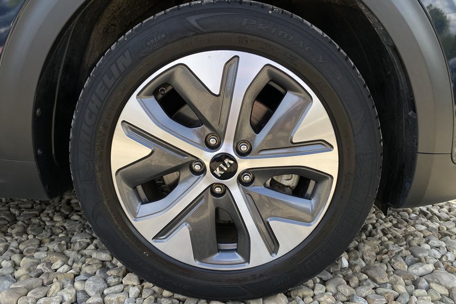 Продам Kia Niro 64 kWh Макс. комплектація 2020 года в Львове