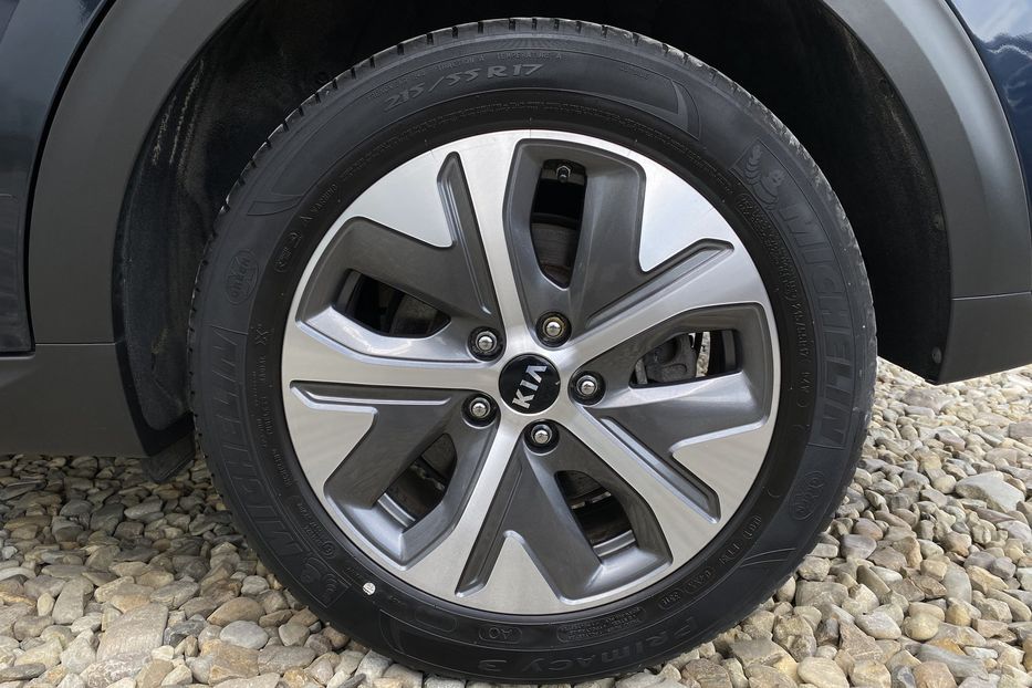 Продам Kia Niro 64 kWh Макс. комплектація 2020 года в Львове