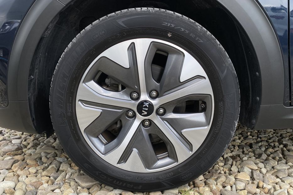 Продам Kia Niro 64 kWh Макс. комплектація 2020 года в Львове