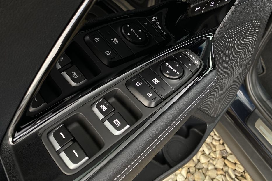 Продам Kia Niro 64 kWh Макс. комплектація 2020 года в Львове
