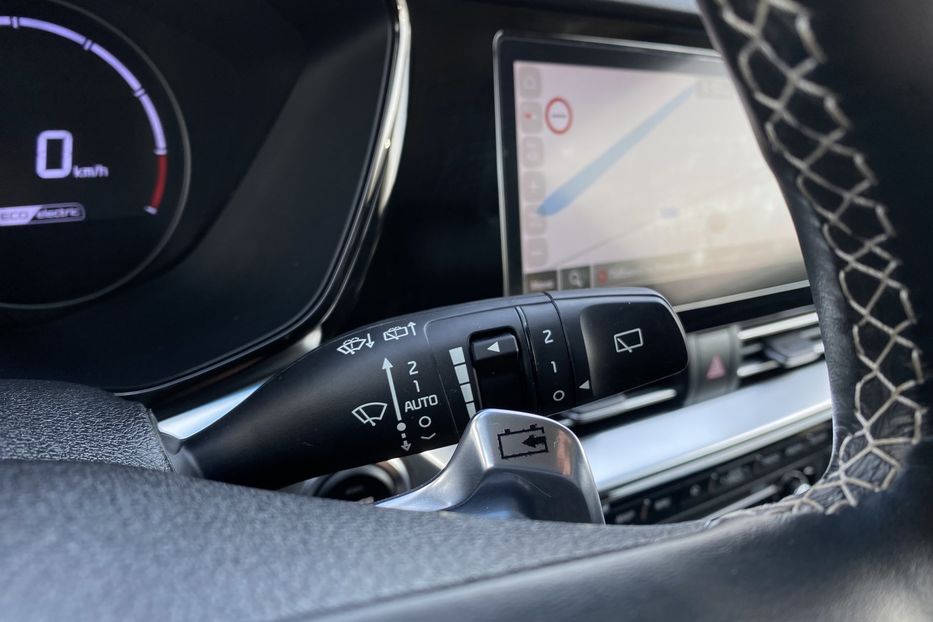 Продам Kia Niro 64 kWh Макс. комплектація 2020 года в Львове