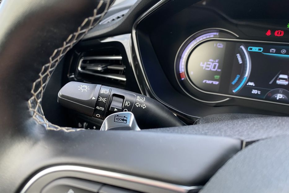 Продам Kia Niro 64кВт Макс.компл.Prestige 2020 года в Львове