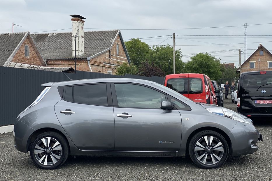 Продам Nissan Leaf 2015 года в Луцке
