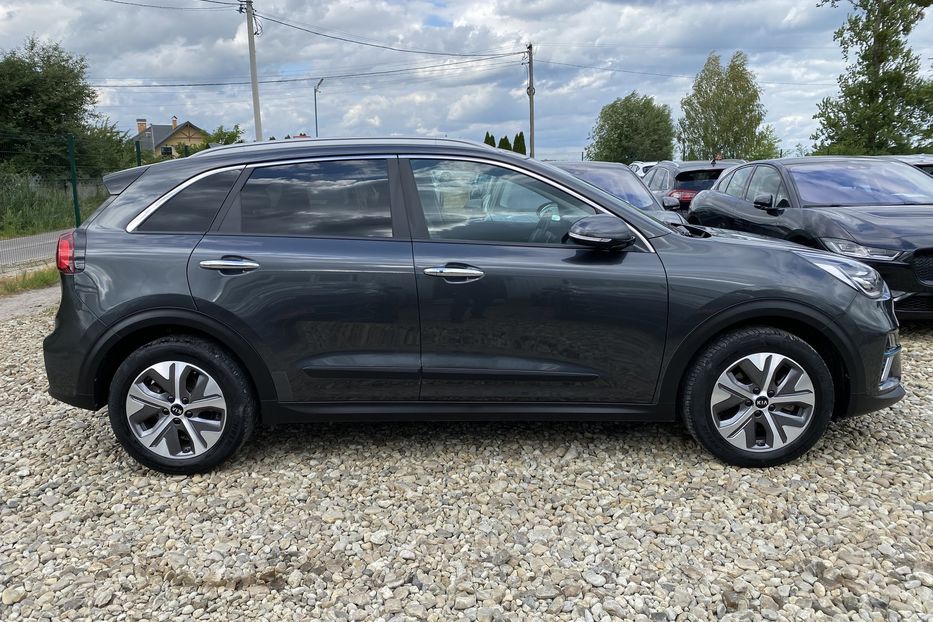 Продам Kia Niro 64кВт Макс.компл.Prestige Люк 2021 года в Львове