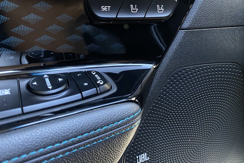 Продам Kia Niro 64кВт Макс.компл.Prestige Люк 2021 года в Львове