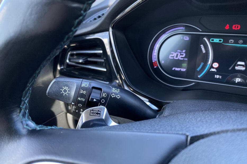 Продам Kia Niro 64кВт Макс.компл.Prestige Люк 2021 года в Львове
