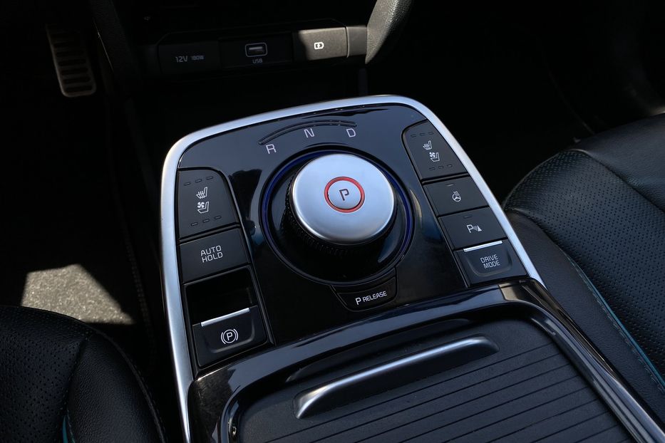 Продам Kia Niro 64кВт Макс.компл.Prestige Люк 2021 года в Львове