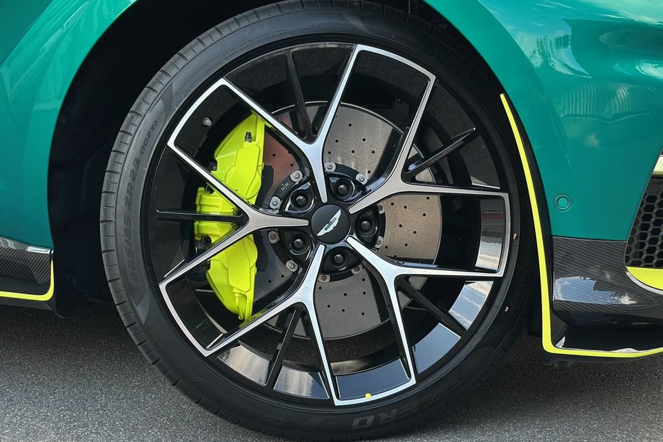 Продам Aston Martin DBS DBX 707 AMR 24 2025 года в Киеве