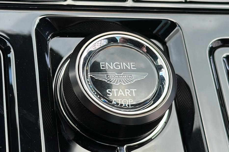 Продам Aston Martin DBS DBX 707 AMR 24 2025 года в Киеве