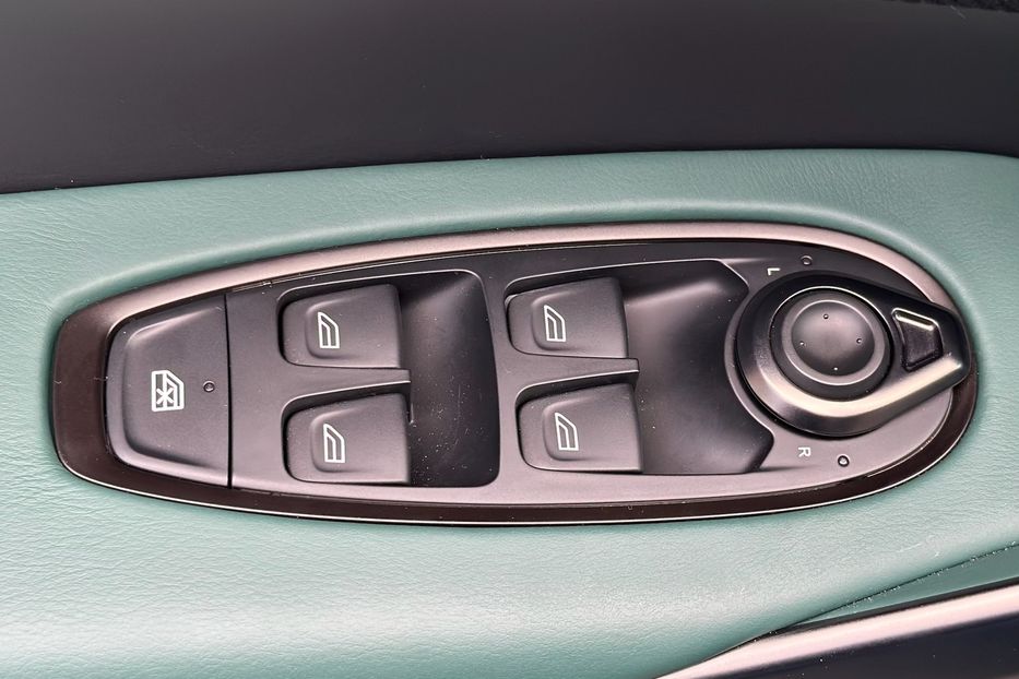 Продам Aston Martin DBS DBX 707 AMR 24 2025 года в Киеве