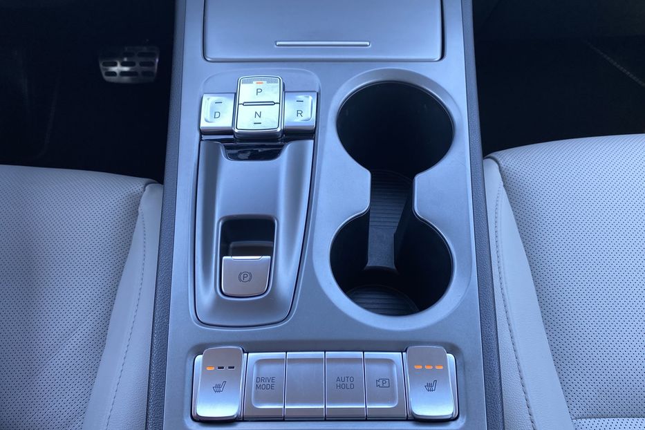 Продам Hyundai Kona 64кВт Проекція Підігрів сидінь 2021 года в Львове