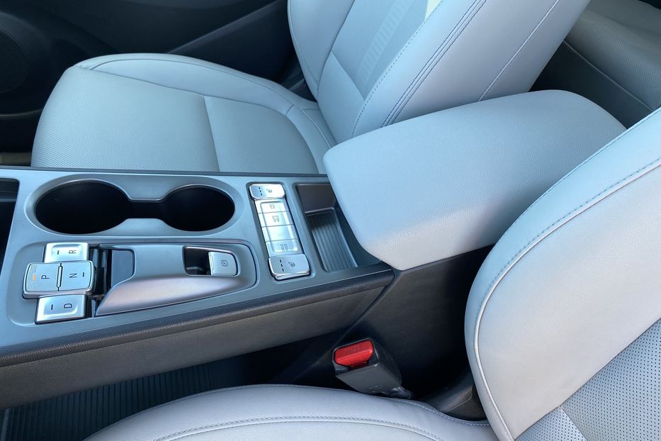 Продам Hyundai Kona 64кВт Проекція Підігрів сидінь 2021 года в Львове