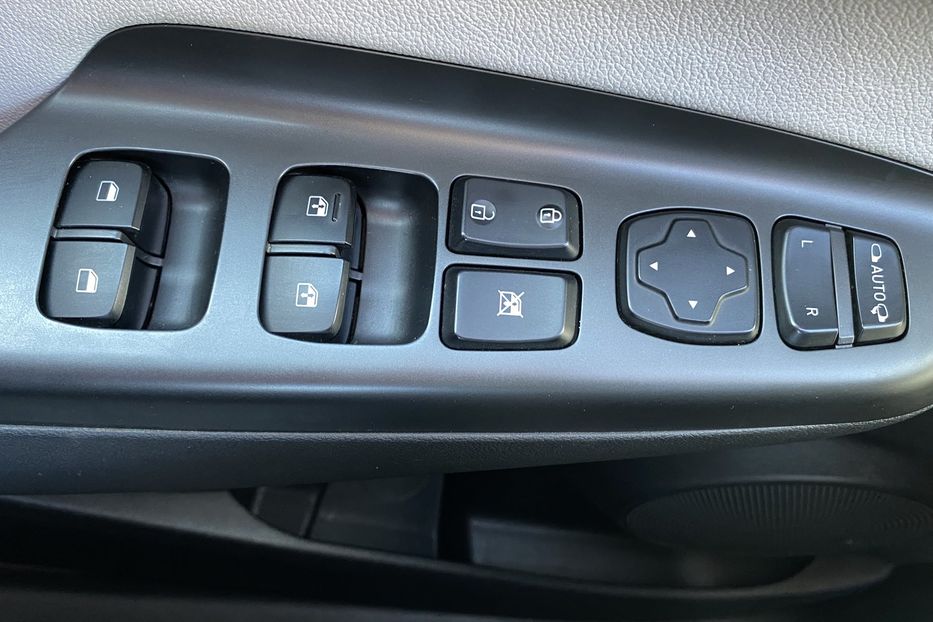 Продам Hyundai Kona 64кВт Проекція Підігрів сидінь 2021 года в Львове