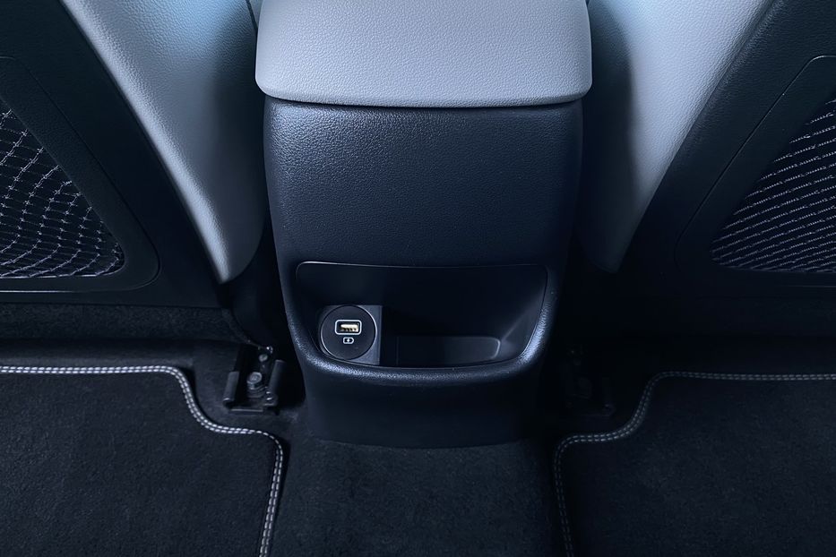 Продам Hyundai Kona 64кВт Проекція Підігрів сидінь 2021 года в Львове