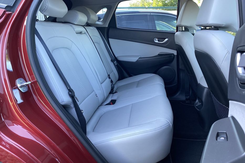 Продам Hyundai Kona 64кВт Проекція Підігрів сидінь 2021 года в Львове