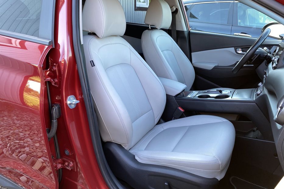 Продам Hyundai Kona 64кВт Проекція Підігрів сидінь 2021 года в Львове