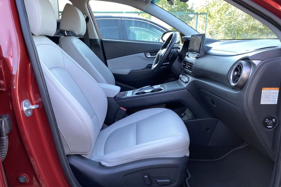 Продам Hyundai Kona 64кВт Проекція Підігрів сидінь 2021 года в Львове