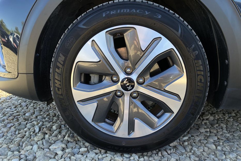 Продам Kia Niro 64кВтМакс.компл. К-т коліс  2021 года в Львове