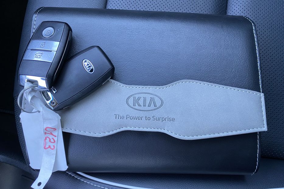 Продам Kia Niro 64кВтМакс.компл. К-т коліс  2021 года в Львове