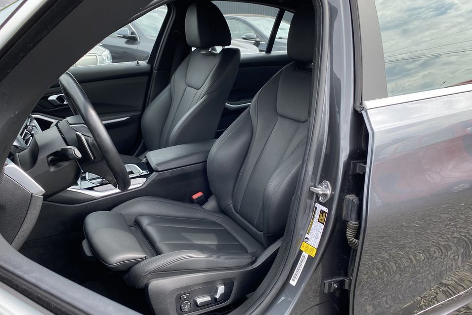 Продам BMW 330 2019 года в Луцке