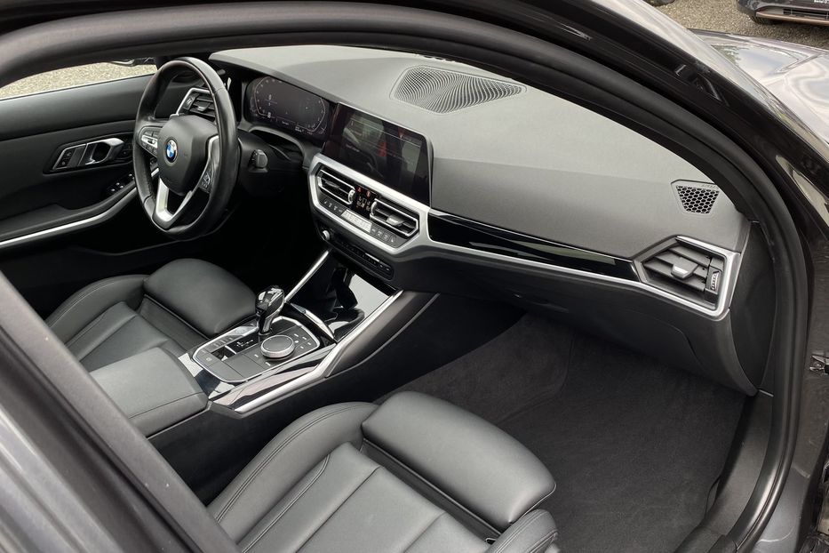 Продам BMW 330 2019 года в Луцке