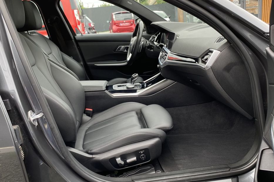 Продам BMW 330 2019 года в Луцке