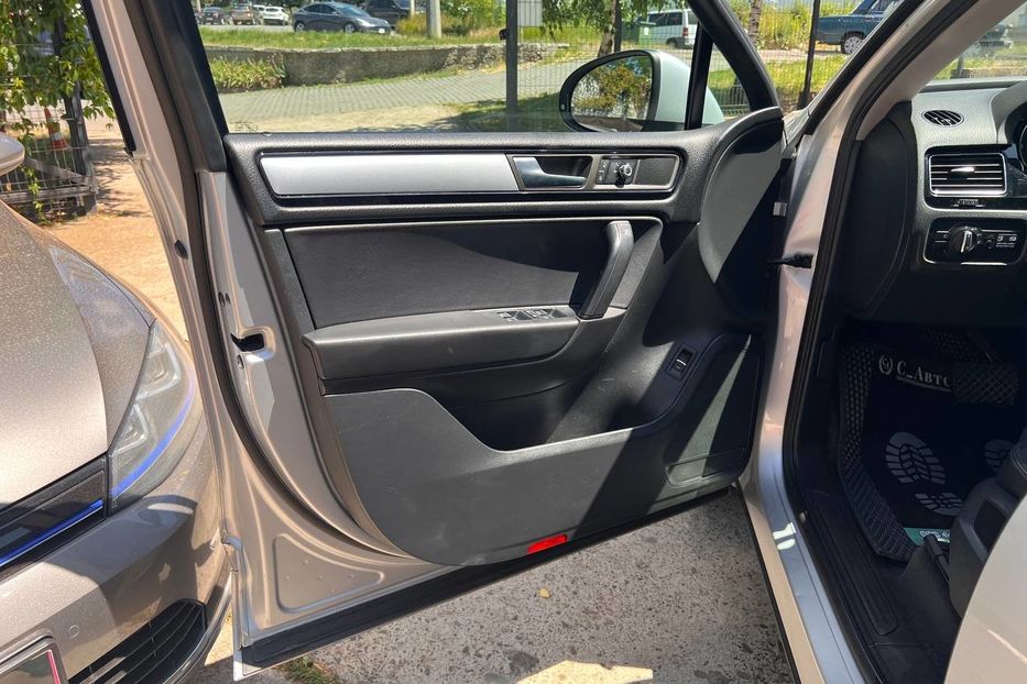 Продам Volkswagen Touareg 2011 года в Черновцах