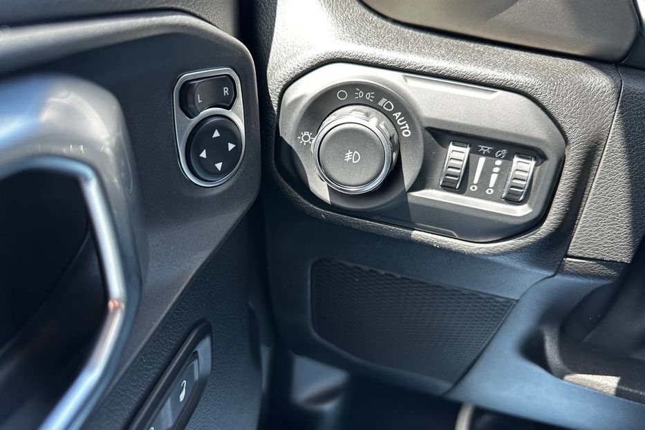 Продам Jeep Wrangler AWD Sport 2018 года в Киеве