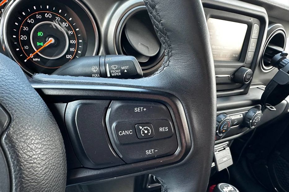 Продам Jeep Wrangler AWD Sport 2018 года в Киеве