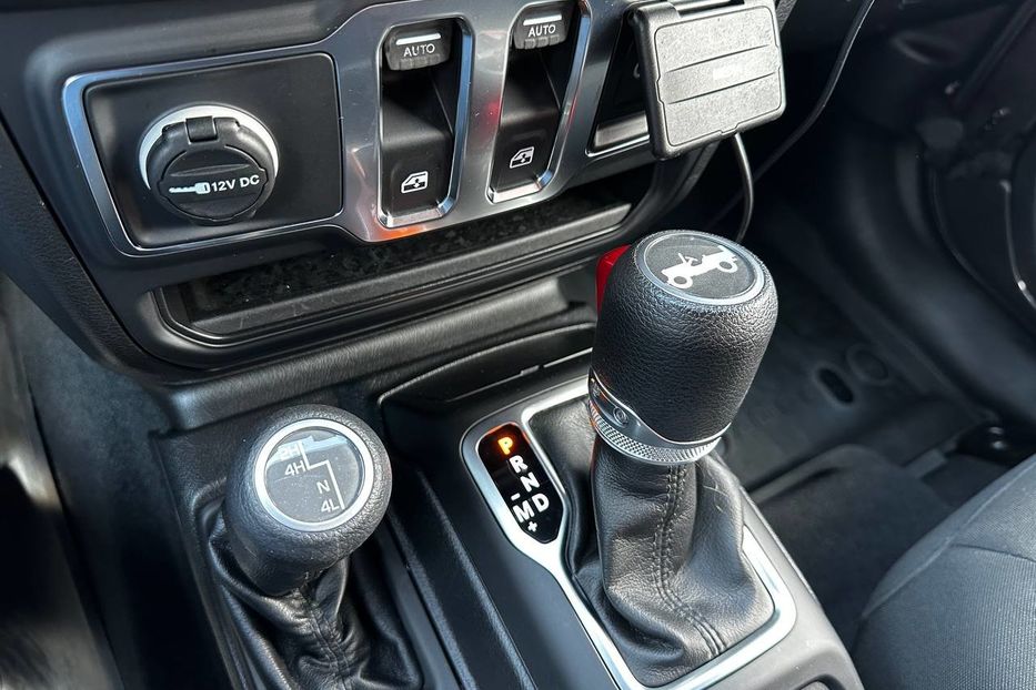 Продам Jeep Wrangler AWD Sport 2018 года в Киеве