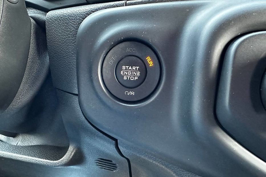 Продам Jeep Wrangler AWD Sport 2018 года в Киеве