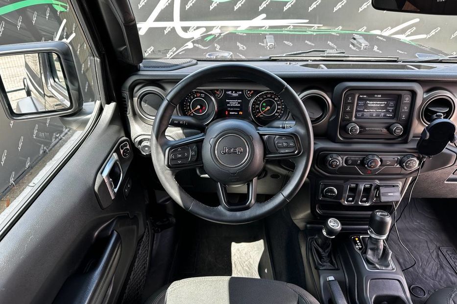 Продам Jeep Wrangler AWD Sport 2018 года в Киеве