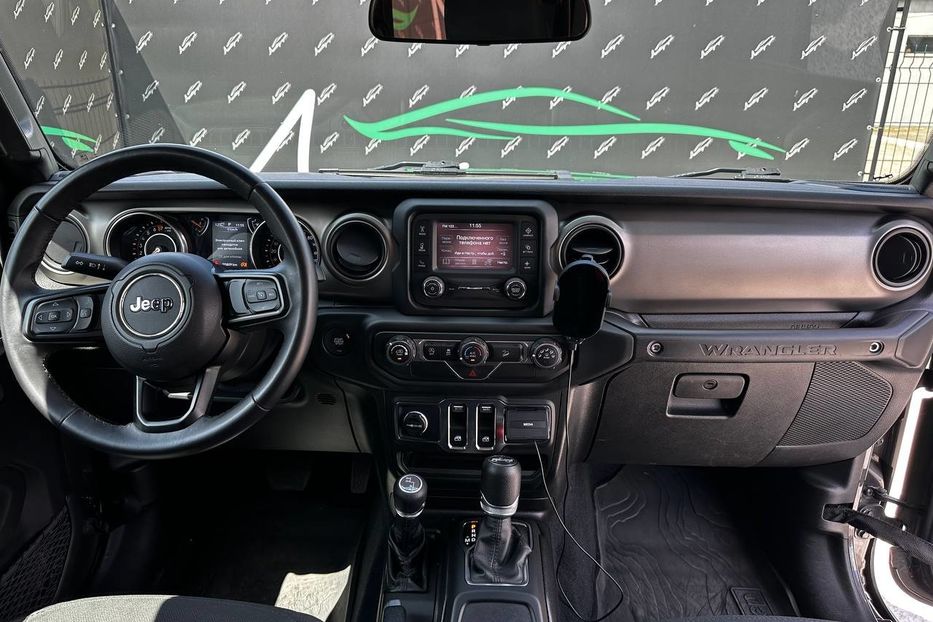 Продам Jeep Wrangler AWD Sport 2018 года в Киеве