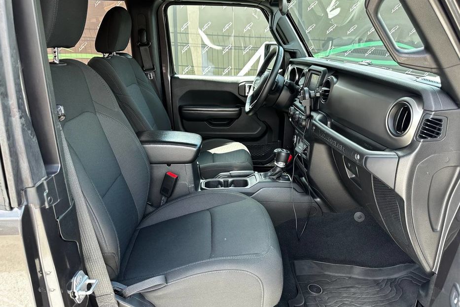Продам Jeep Wrangler AWD Sport 2018 года в Киеве