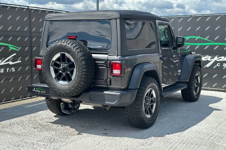 Продам Jeep Wrangler AWD Sport 2018 года в Киеве